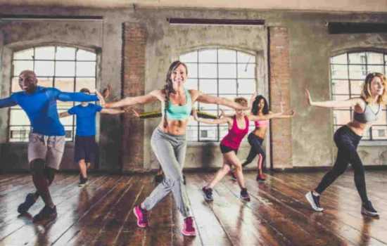 Mantente en forma de una manera divertida con zumba