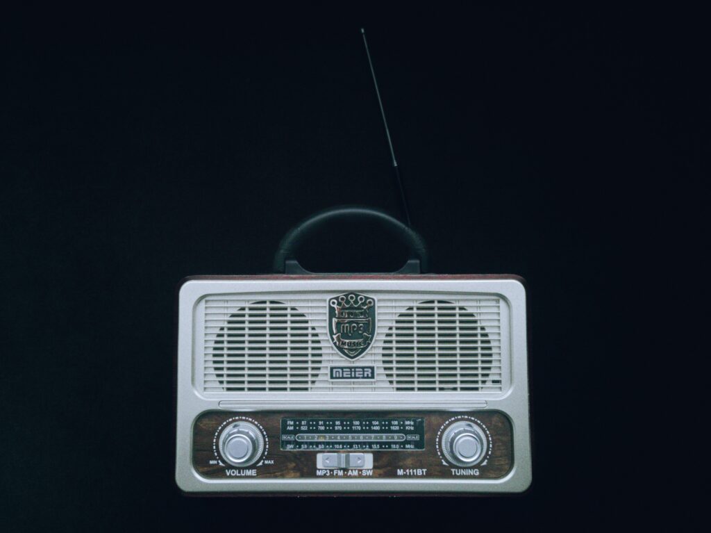 Disfruta la Radio AM/FM Gratis en Cualquier Momento